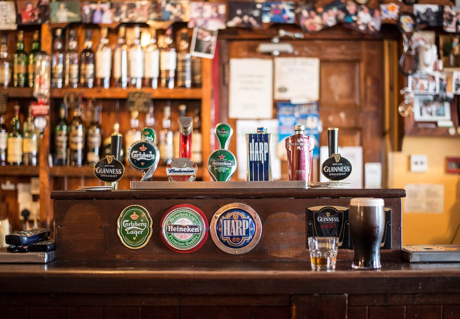 Zapfsäule einer typisch irischen Bar